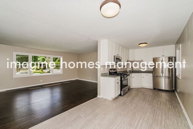 Foto del edificio - Available mid-August! Fully Renovated 4 Be...