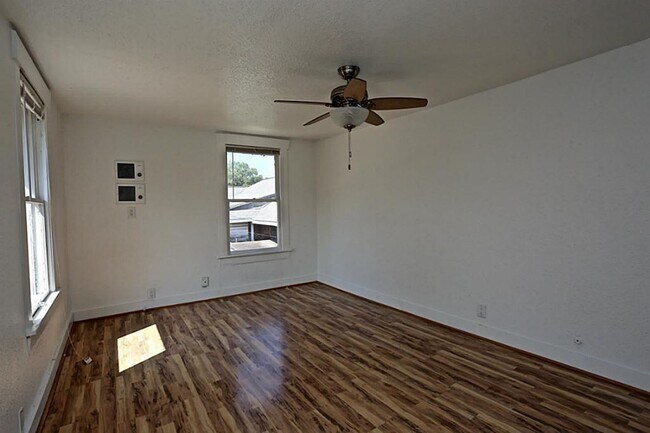 Building Photo - 1615 Wentworth St