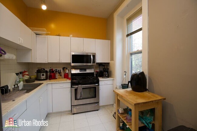 Foto del edificio - 2028 N Oakley Ave
