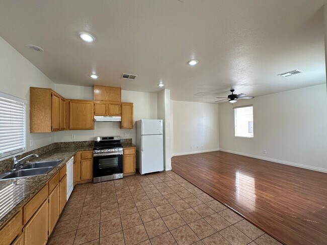 Building Photo - WESTWIND AT PINNACLE PEAK