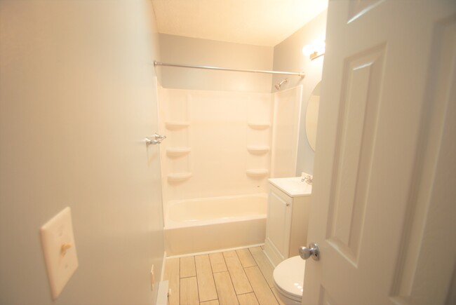 Bathroom - 658 Capon St