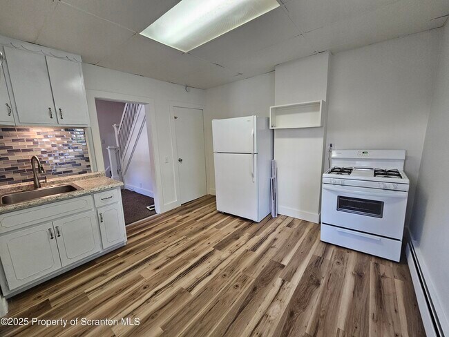 Foto del edificio - 2105 Hollister Ave