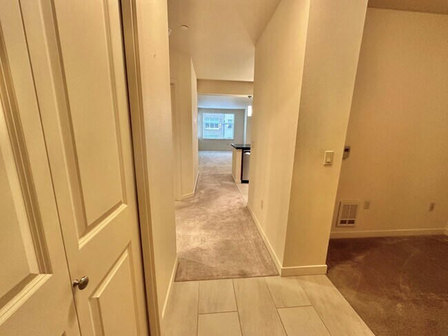 Foto del edificio - Cozy home + Den near desired Ballard neigh...