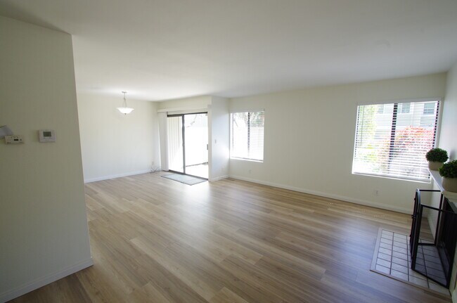 Foto del edificio - 22131 Burbank Blvd