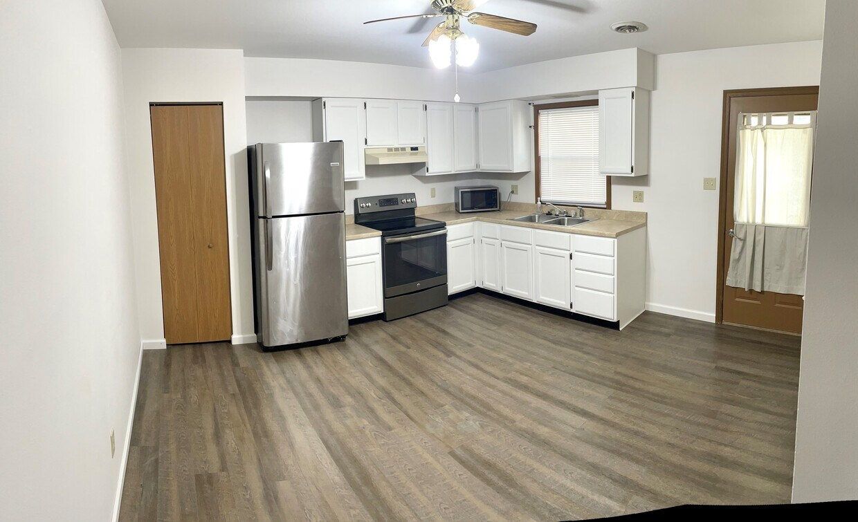 590 5th Street Unit Apt A, Carlyle, IL 62231 Apartments in Carlyle