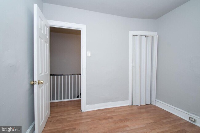 Foto del edificio - 5230 Marlowe St