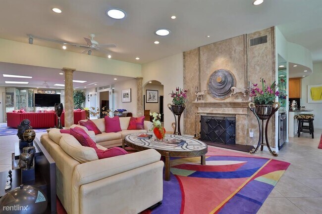 3 br, 3.5 bath Condo - 45735 Pawnee Rd photo'