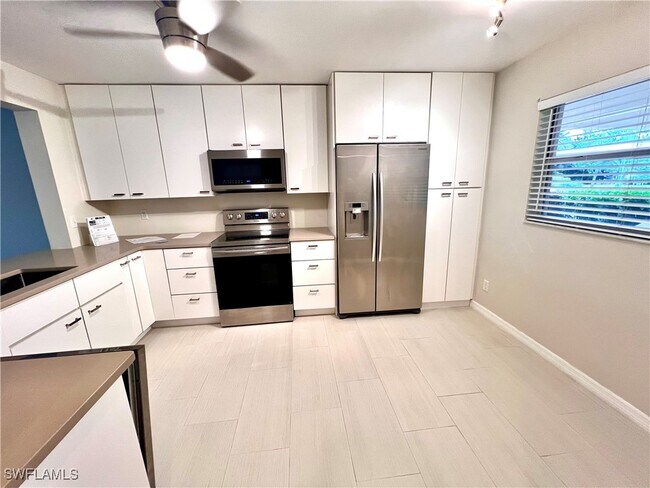 Foto del edificio - 738 Landover Cir