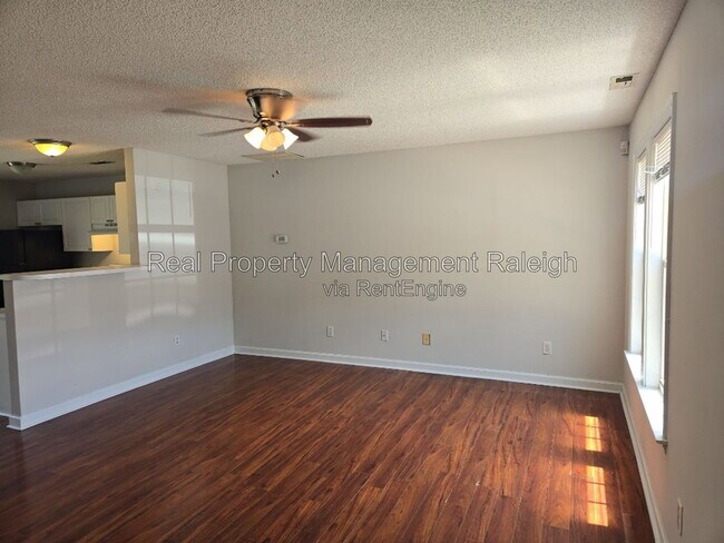 Foto del edificio - 5105 Jimmy Ridge Pl