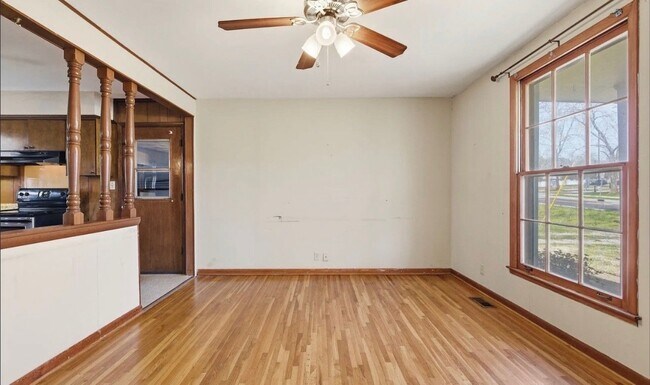 Building Photo - 2713 Edge O Lake Dr