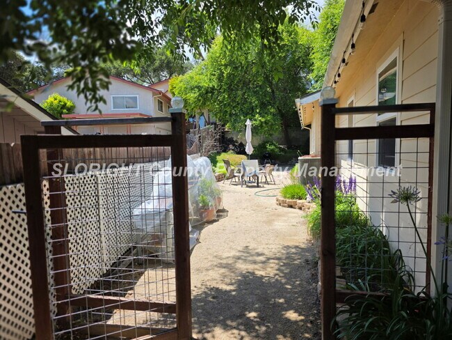 Foto del edificio - AVAILABLE NOW - 2 Bed/ 1 Bath Atascadero Home