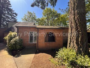 Building Photo - 11307 NE 49th St