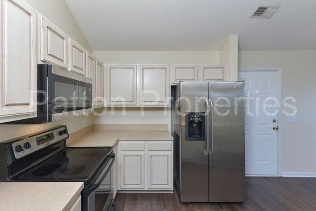 Building Photo - 295 Legend Oaks Dr