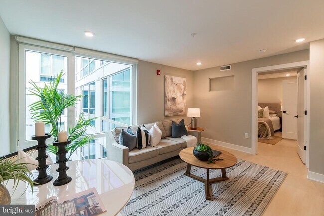 Foto del edificio - 6604 Ridge Ave