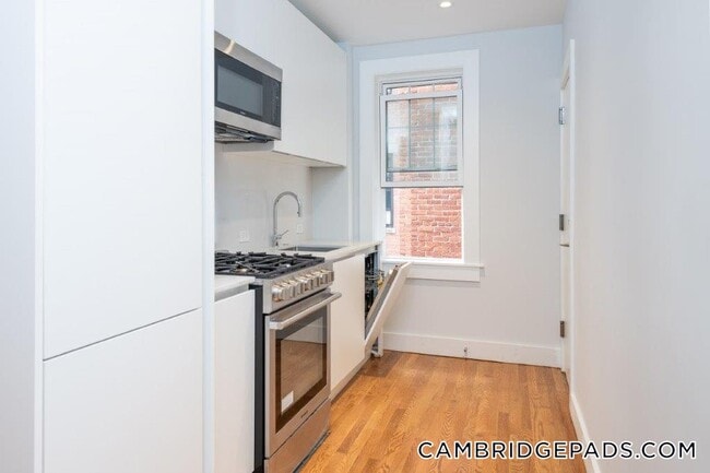 Building Photo - 18A Forest St