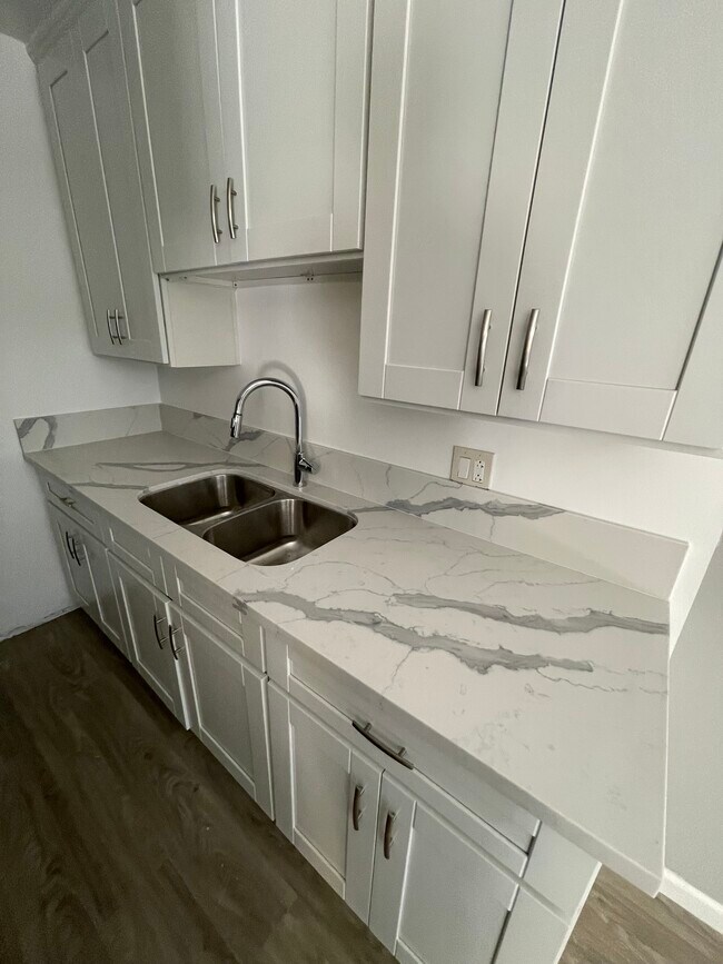 Foto del edificio - 730 N Mariposa Ave
