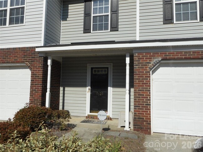 Foto del edificio - 9629 Elizabeth Townes Ln