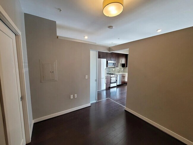 Foto del edificio - 1320 Fenwick Ln