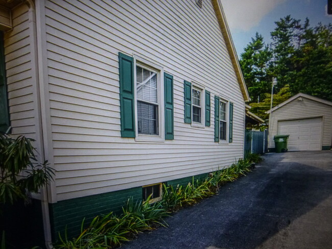 Building Photo - 311 Waller Ave