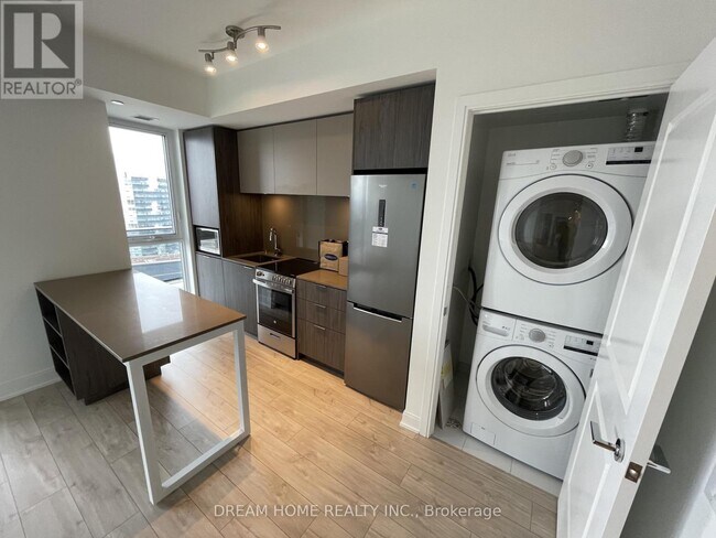 Photo du bâtiment - 70 Annie Craig Dr