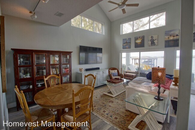 Foto del edificio - 3 br, 3 bath House - 2221 Hoffner Avenue