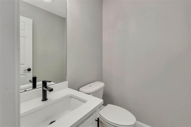 Building Photo - 200 Salt Air Dr