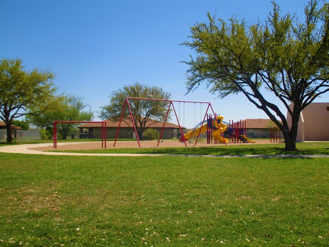 Building Photo - Lakeshore Village