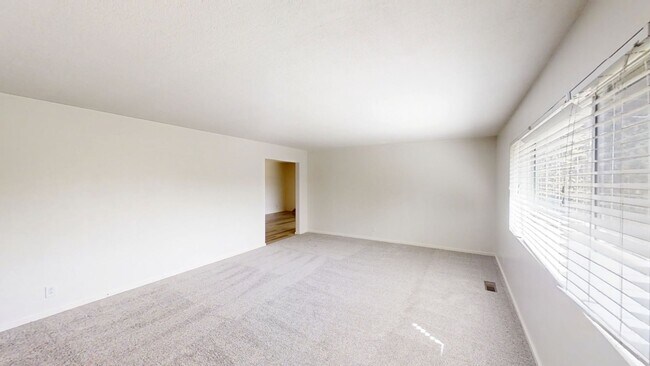 Foto del edificio - Charming 3 bed 2 bath Home in upper Yucaipa, Ca.