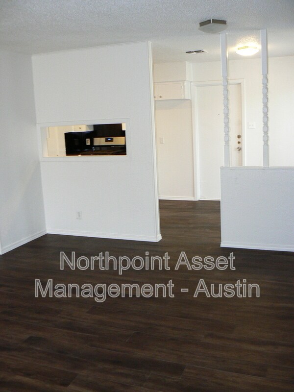 Building Photo - 805 Sussex Dr