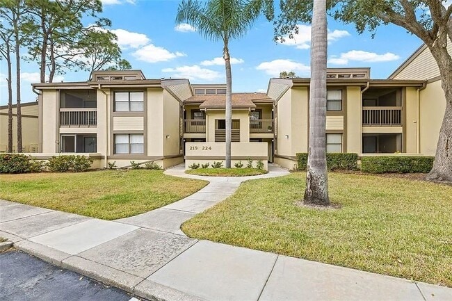 Foto del edificio - 222 Woodlake Wynde