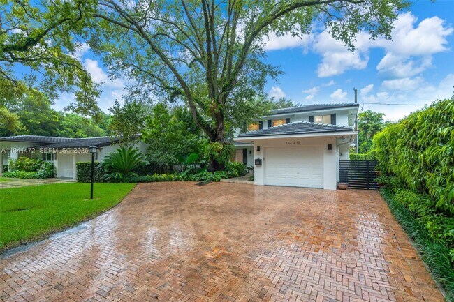 Foto del edificio - 1030 Manati Ave