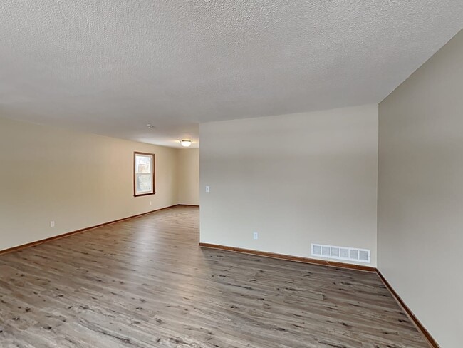 Building Photo - 2774 Hilltop Ct