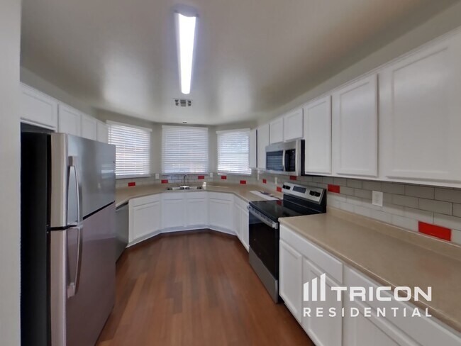 Building Photo - 12629 W Edgemont Ave