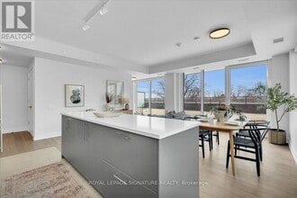 Building Photo - 664 Spadina Ave.