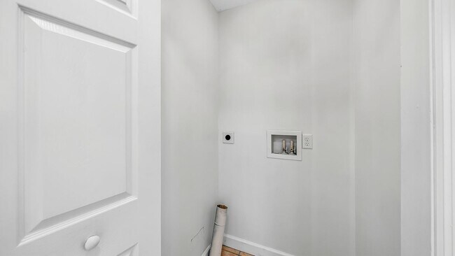 Foto del edificio - 2108 Sterling Cove Blvd