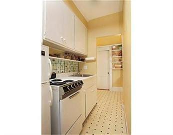 Building Photo - 66 Marshal St