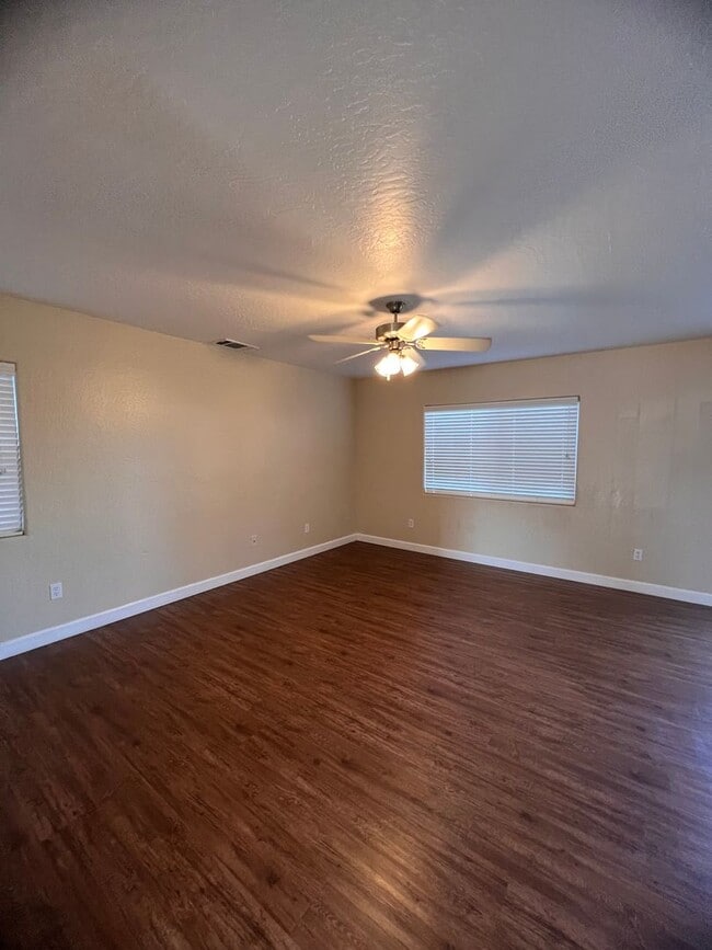 Building Photo - 2956 Sauvignon St