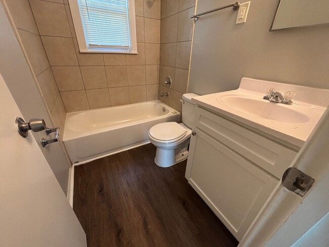 Building Photo - 3803 Kalamath Cove