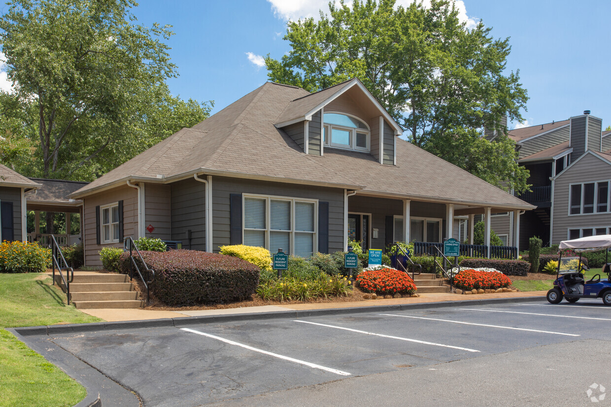 Avenues of Kennesaw East & West - Apartments at 3900 George Busbee Pky ...