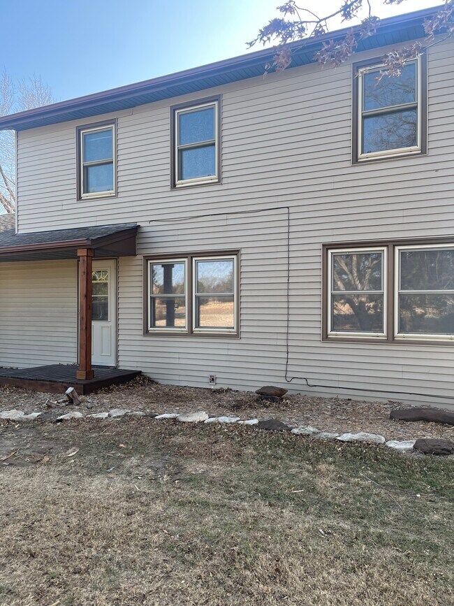 Building Photo - 5216 E Magnolia Rd