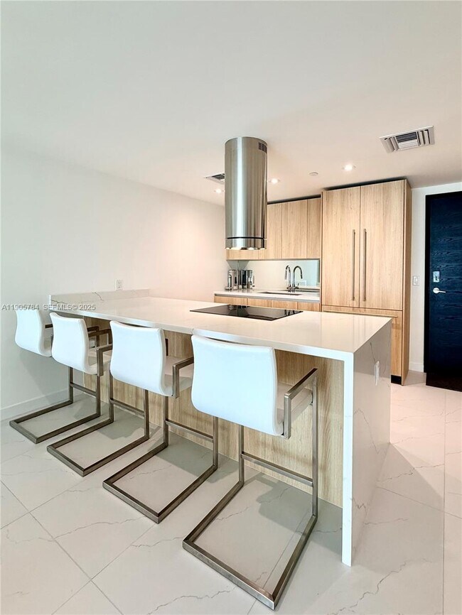 Foto del edificio - 9901 E Bay Harbor Dr