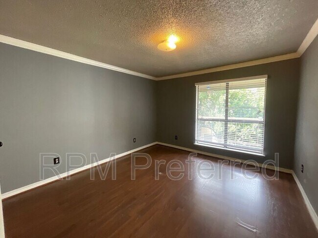Building Photo - 10053 Westpark Dr