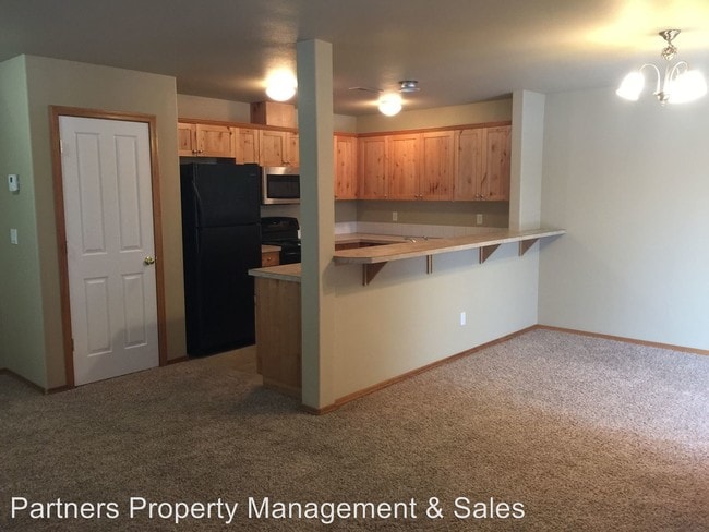 Building Photo - 3 br, 2.5 bath House - 2988 SW Indian Cir.