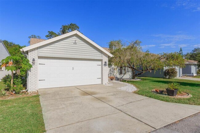 Building Photo - 8023 Hathaway Dr
