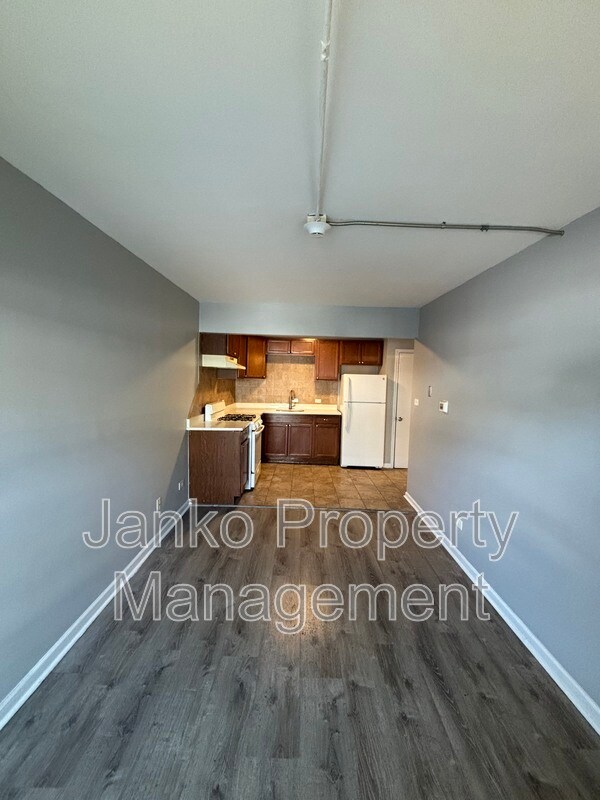 Foto del edificio - 3351 Commercial Ave