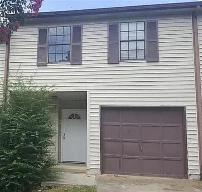 Building Photo - 2305 Pine Tree Trail