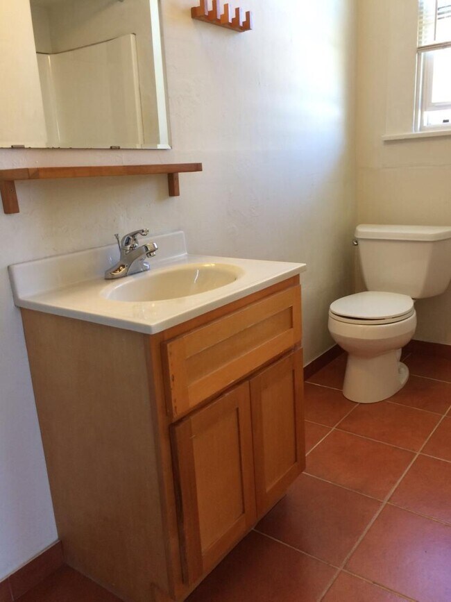 Baño - 850 6th Ave