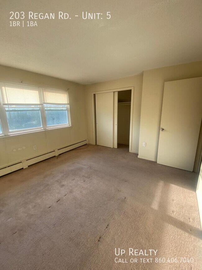 Foto del edificio - 203 Regan Rd