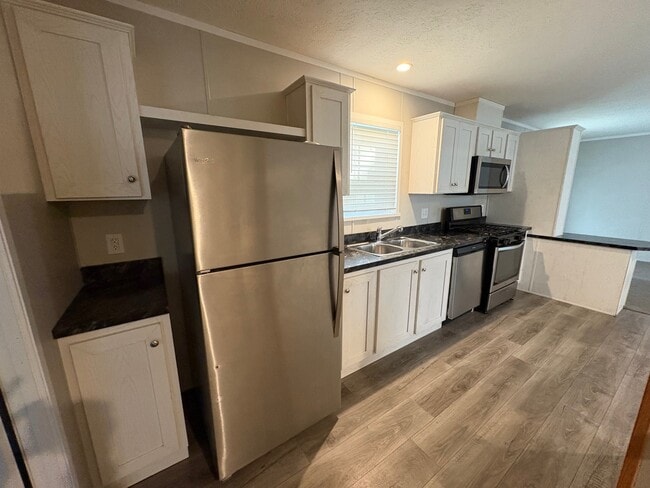 Building Photo - 2409 Pajot Rd