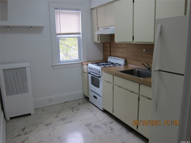 Building Photo - 243-43 Mayda Rd